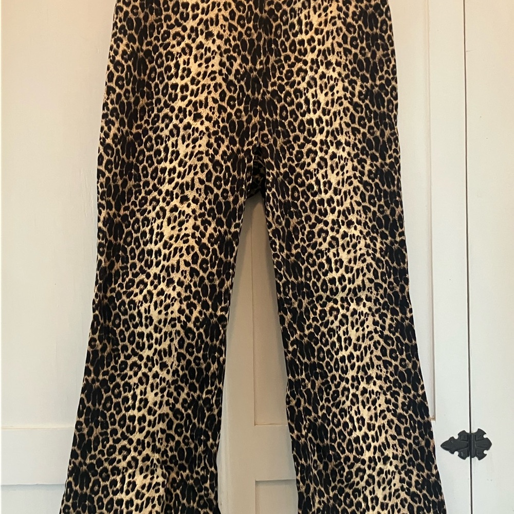 Necessary Objects Essential Leopard Print Cropped… - image 1